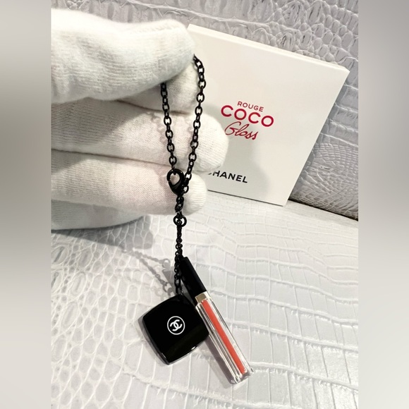 CHANEL CC Rouge Coco Gloss Key / Bag Charm Authentic - Picture 5 of 8